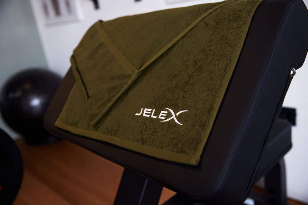 JELEX "100FIT" Fitness Towel with Zipped Pocket army green